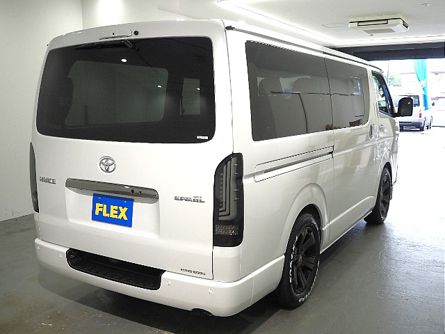 【新車ハイエースバン/DARKPRIMEⅡ/Ver4ベッドキッド×エレコ】フローリング施工♪【全国納車可能】