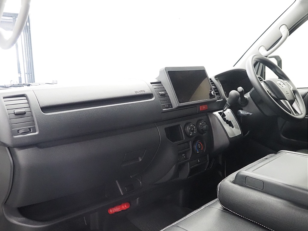 【新車/ハイエースバンDX/ディーゼルターボ2.8L/両側スライドDドア】ベッドキッド装着済み♪【全国納車可能】