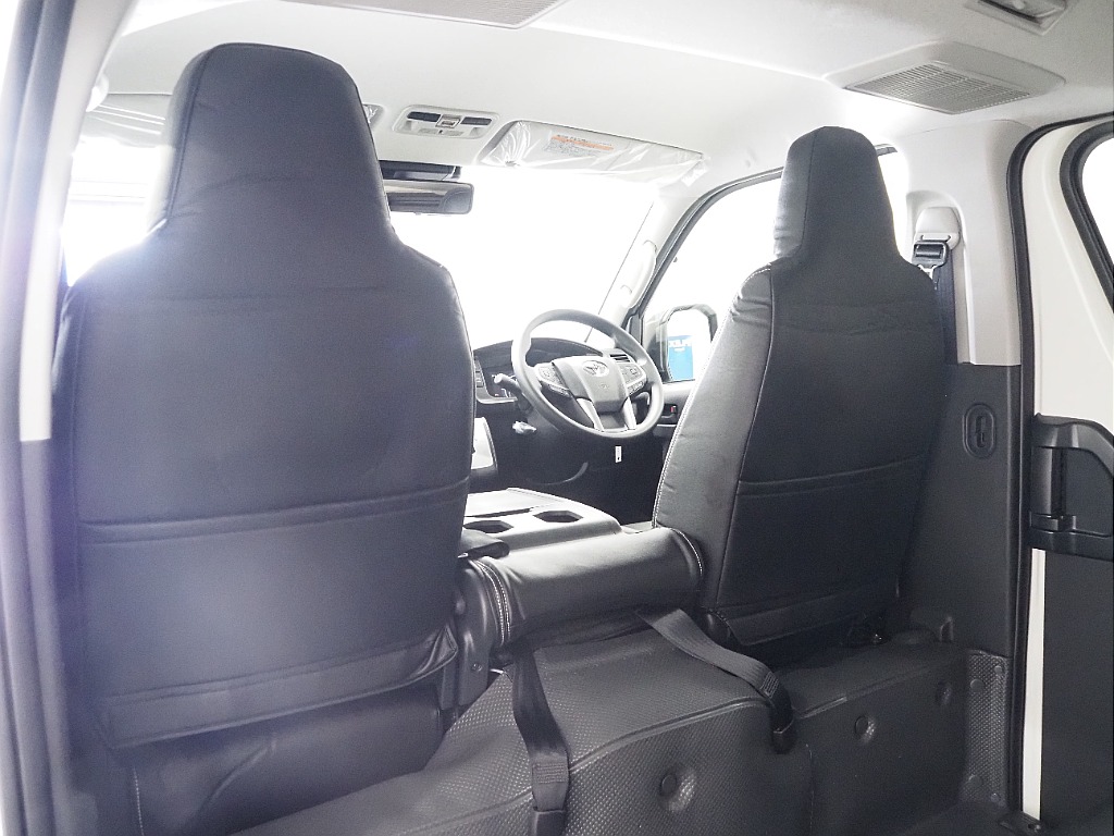 【新車/ハイエースバンDX/ディーゼルターボ2.8L/両側スライドDドア】ベッドキッド装着済み♪【全国納車可能】