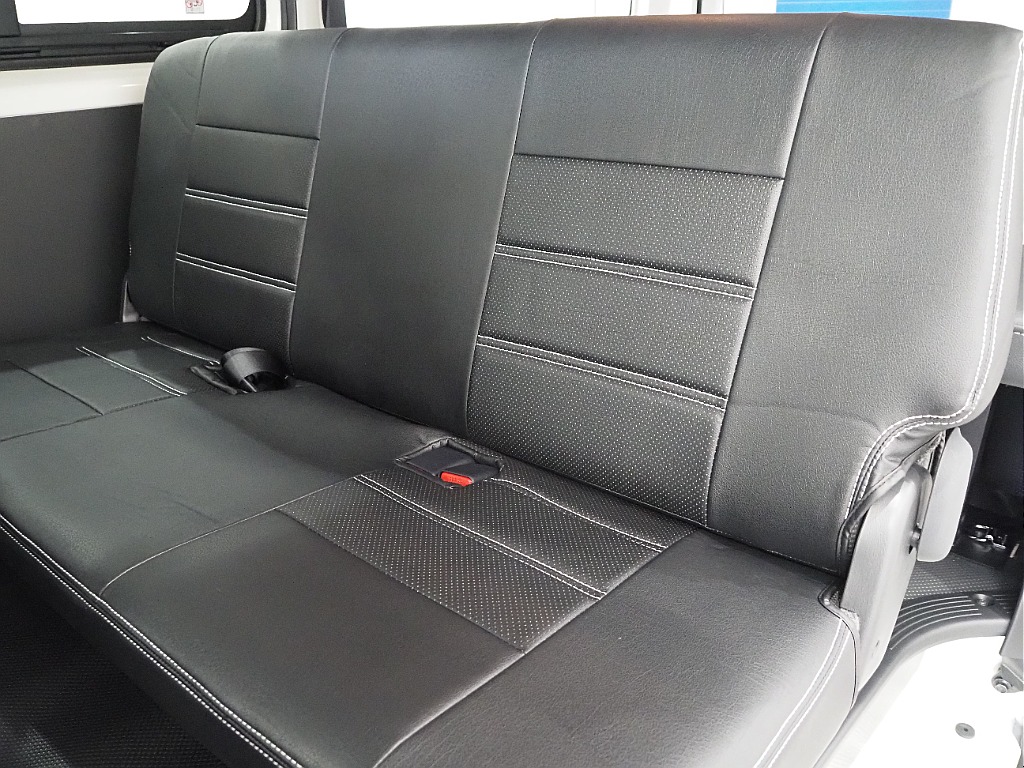 【新車/ハイエースバンDX/ディーゼルターボ2.8L/両側スライドDドア】ベッドキッド装着済み♪【全国納車可能】