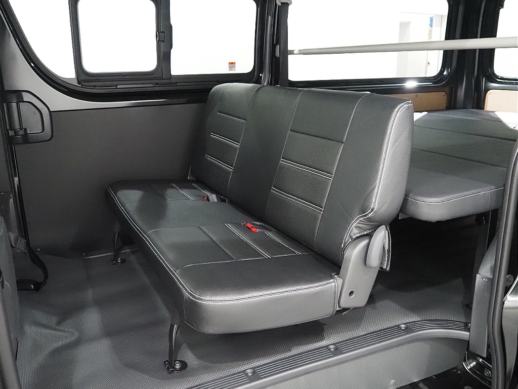 【新車/ハイエースバンDX/GL-パッケージ/ディーゼルターボ2.8L】ベッドキッド装着済み♪【全国納車可能】