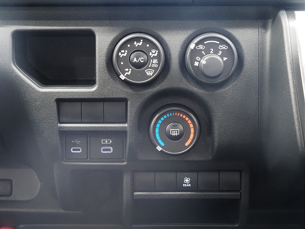 【新車/ハイエースバンDX/GL-パッケージ/ディーゼルターボ2.8L】ベッドキッド装着済み♪【全国納車可能】