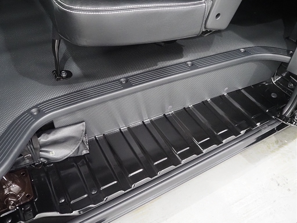 【新車/ハイエースバンDX/GL-パッケージ/ディーゼルターボ2.8L】ベッドキッド装着済み♪【全国納車可能】