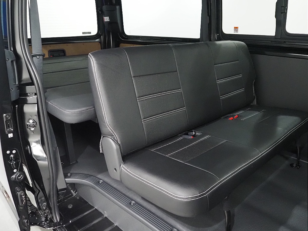 【新車/ハイエースバンDX/GL-パッケージ/ディーゼルターボ2.8L】ベッドキッド装着済み♪【全国納車可能】