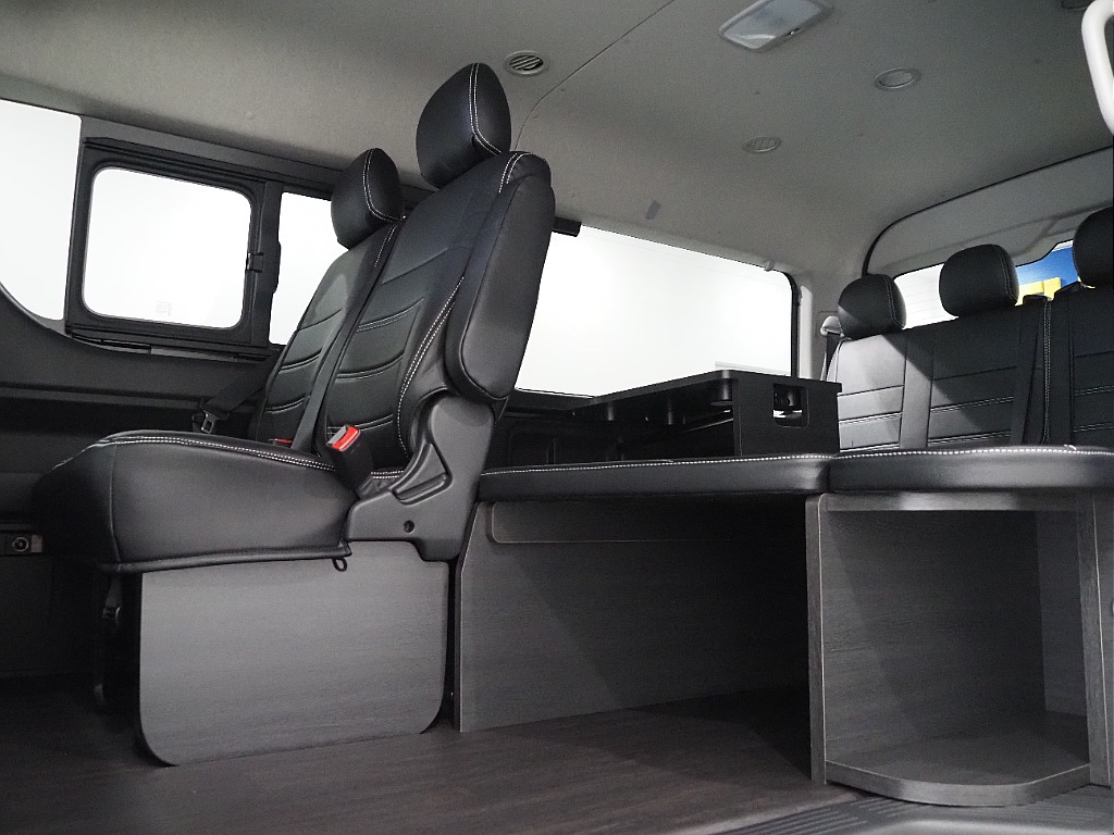 【新車ハイエースワゴンGL/FLEX内装架装Ver1/2WD】収納可能なハーフベッドキッド！【全国納車可能】