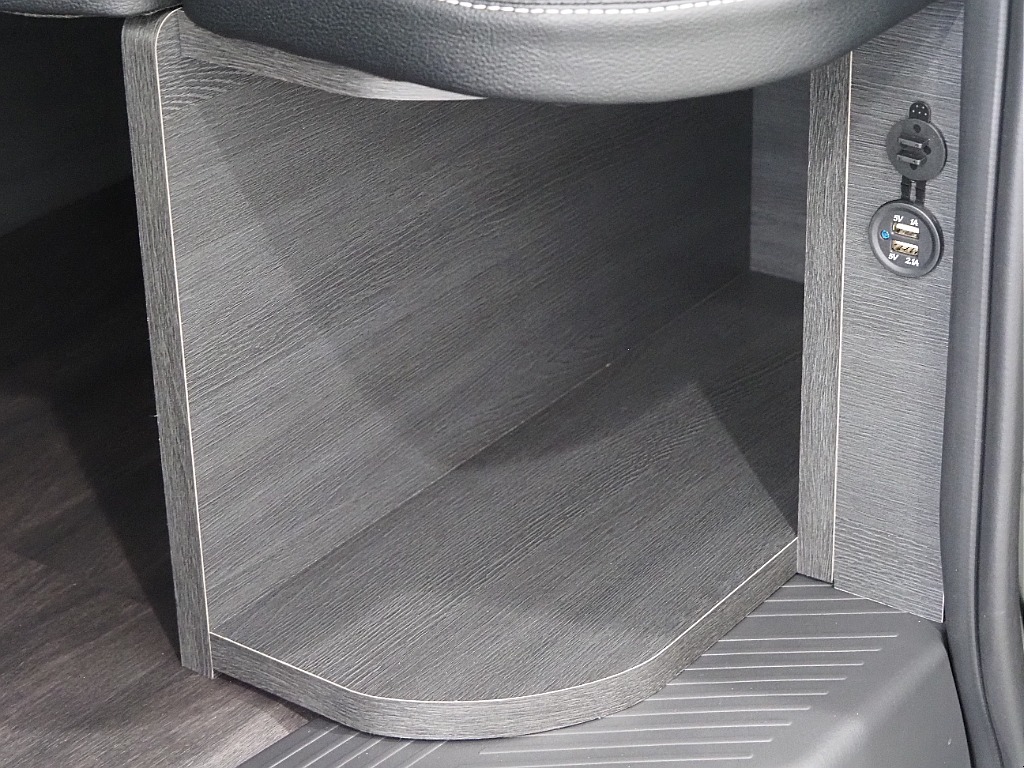 【新車ハイエースワゴンGL/FLEX内装架装Ver1/2WD】収納可能なハーフベッドキッド！【全国納車可能】