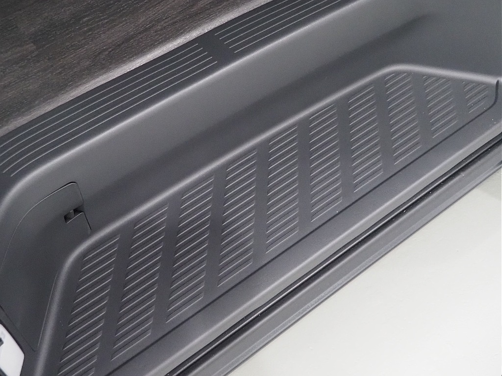 【新車ハイエースワゴンGL/FLEX内装架装Ver1/2WD】収納可能なハーフベッドキッド！【全国納車可能】