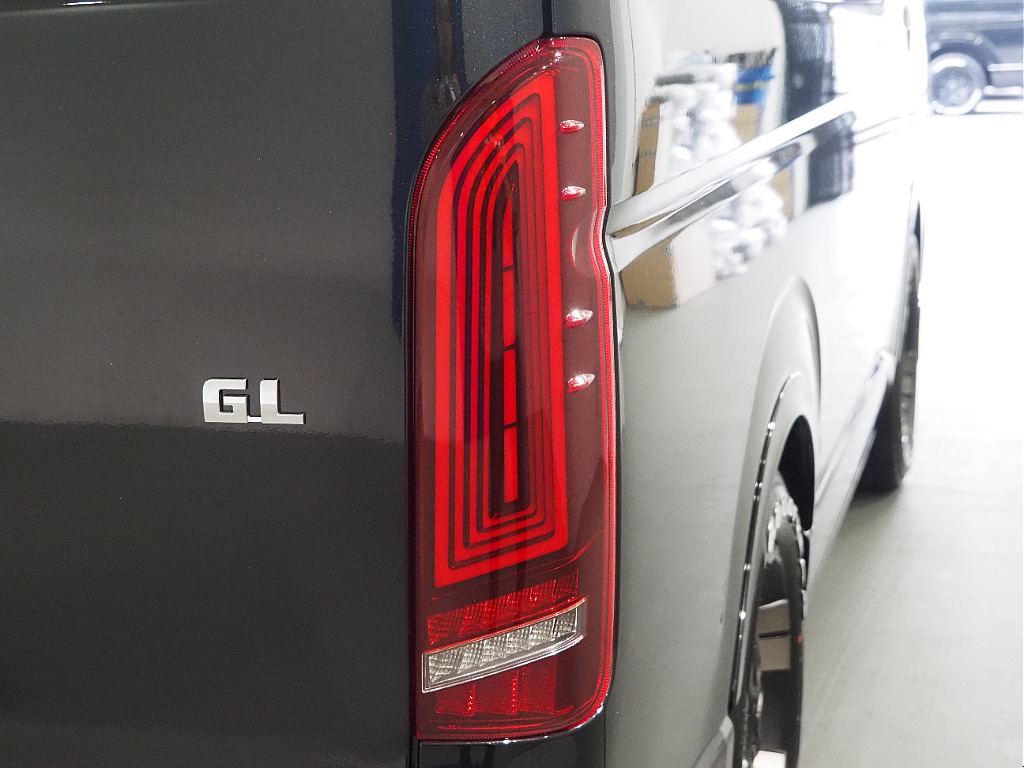 【新車ハイエースワゴンGL/FLEX内装架装Ver1/2WD】収納可能なハーフベッドキッド！【全国納車可能】