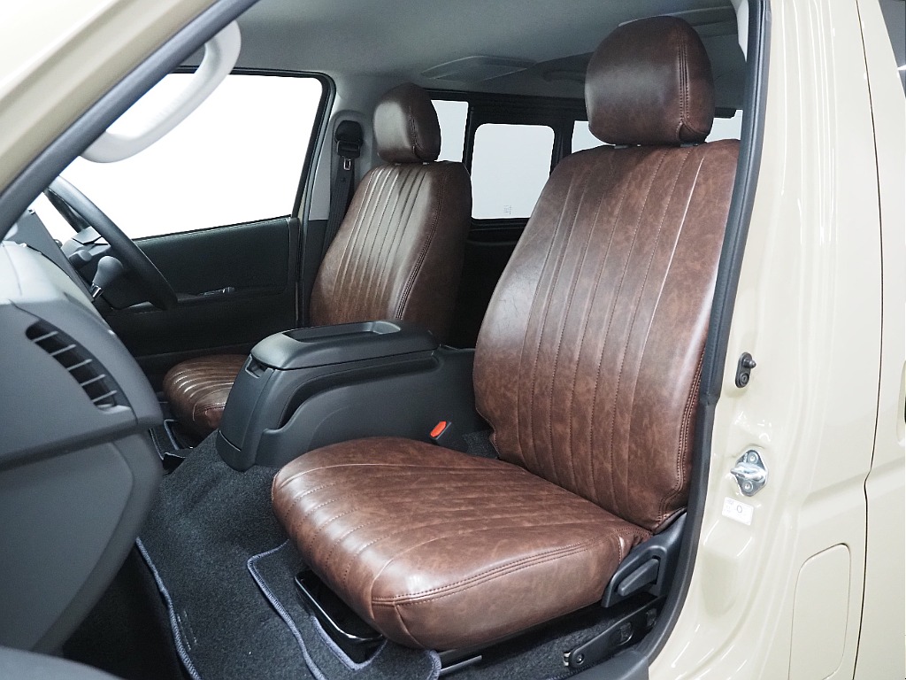 【新車/アースカラーPKG/ベージュ/ディーゼルターボ/2WD】スライド小窓付き車両
