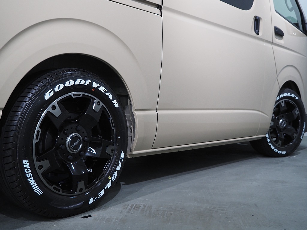 【新車/アースカラーPKG/ベージュ/ディーゼルターボ/2WD】スライド小窓付き車両