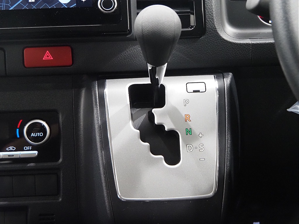 【新車/ハイエースワゴンGL/2WD/スタンダード配列】前向き10人乗車♪【全国納車可能】