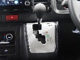【新車/ハイエースワゴンGL/オリジナル内装架装familiar/ベッドキッド】フローリング施工♪【全国納車可能】