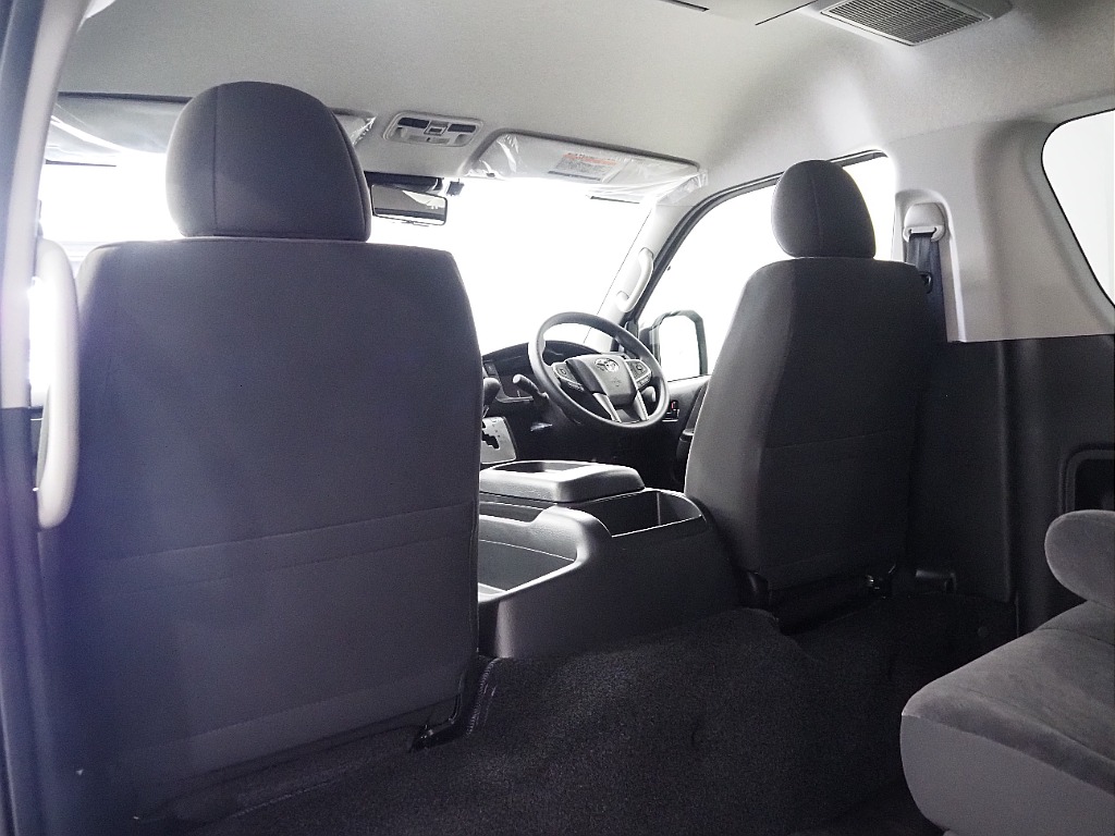 【新車/ハイエースワゴンGL/オリジナル内装架装familiar/ベッドキッド】フローリング施工♪【全国納車可能】