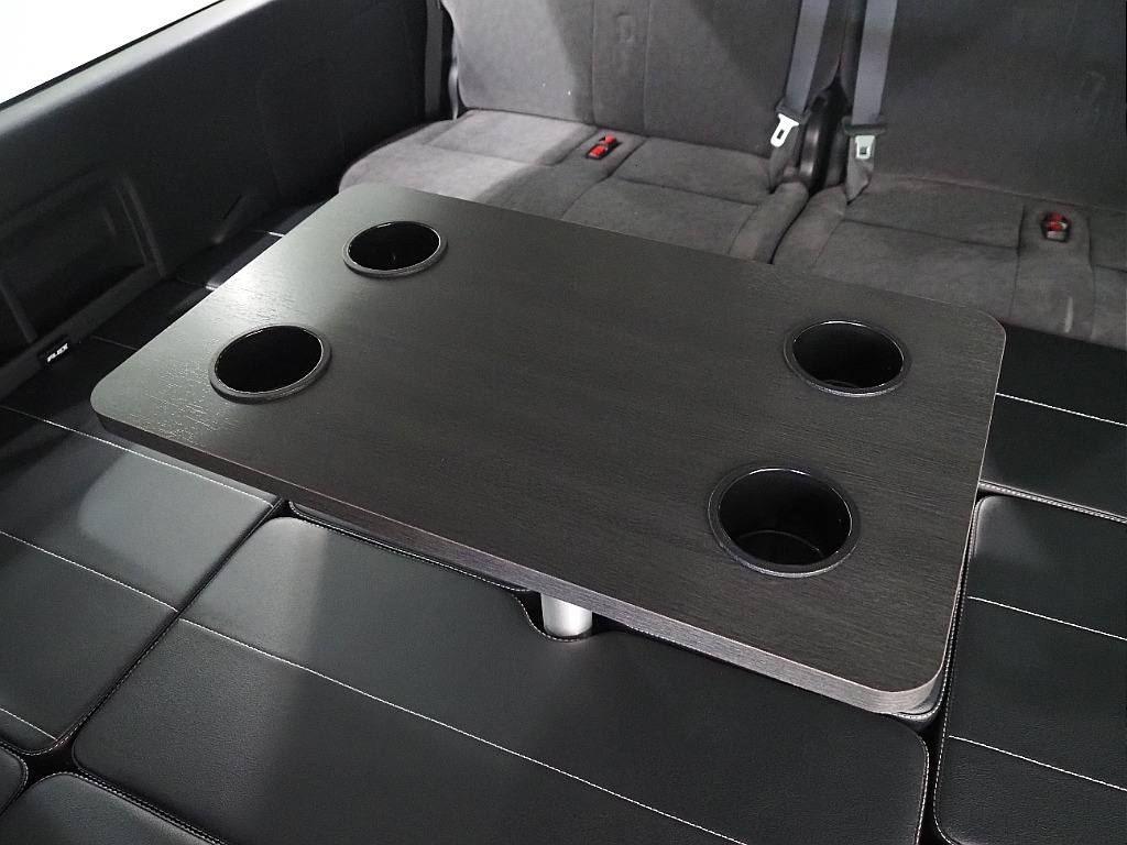 【新車/ハイエースワゴンGL/オリジナル内装架装familiar/ベッドキッド】フローリング施工♪【全国納車可能】