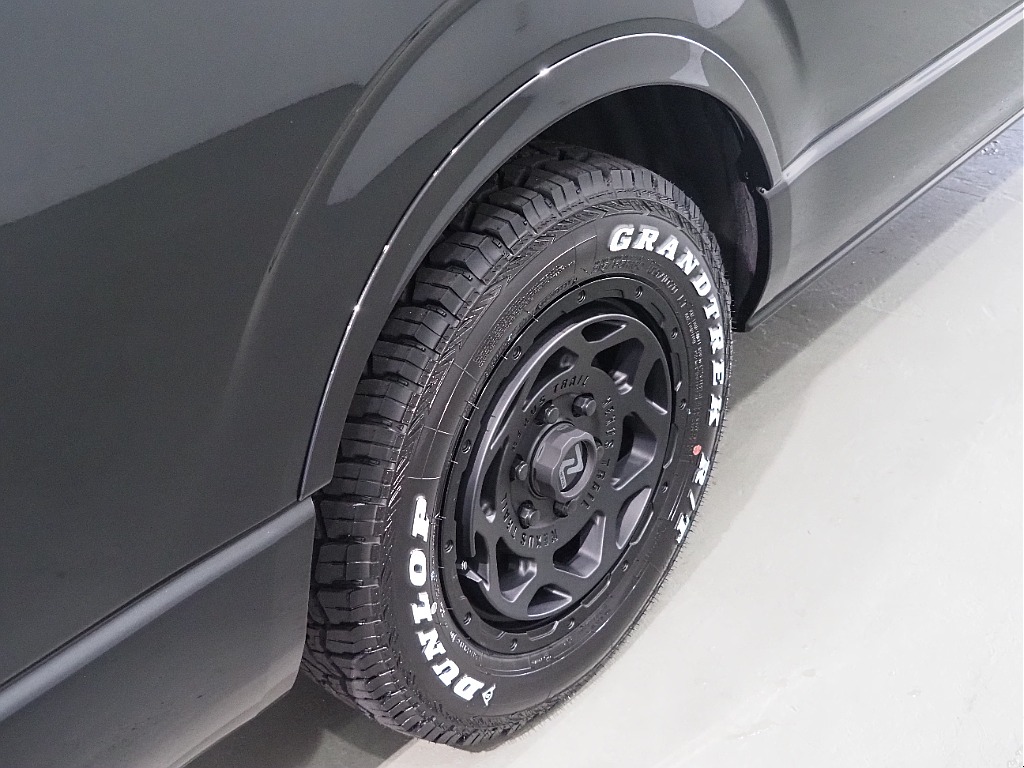 【新車/ハイエースワゴンGL/オリジナル内装架装familiar/ベッドキッド】フローリング施工♪【全国納車可能】