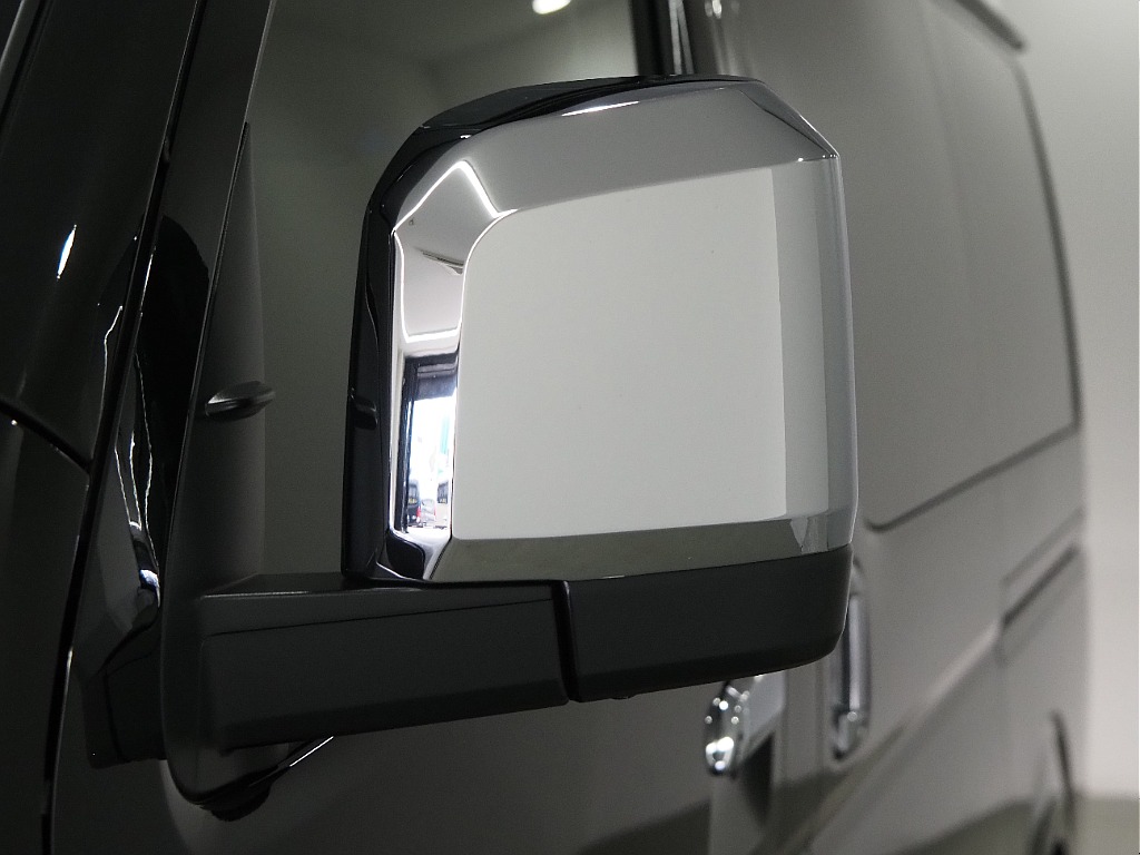 【新車/ハイエースワゴンGL/オリジナル内装架装familiar/ベッドキッド】フローリング施工♪【全国納車可能】