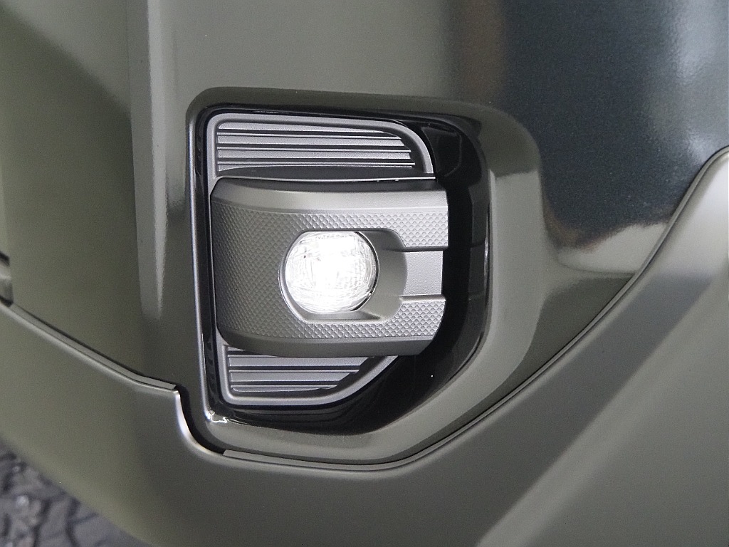 【新車/ハイエースワゴンGL/オリジナル内装架装familiar/ベッドキッド】フローリング施工♪【全国納車可能】