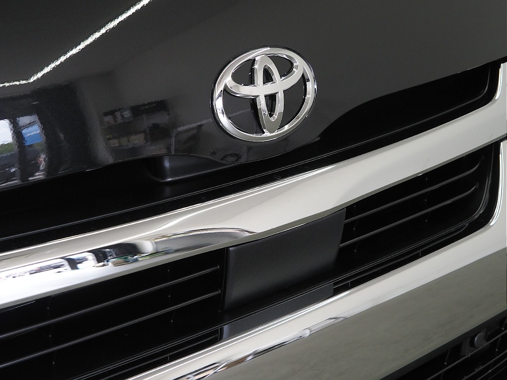 【新車/ハイエースワゴンGL/オリジナル内装架装familiar/ベッドキッド】フローリング施工♪【全国納車可能】