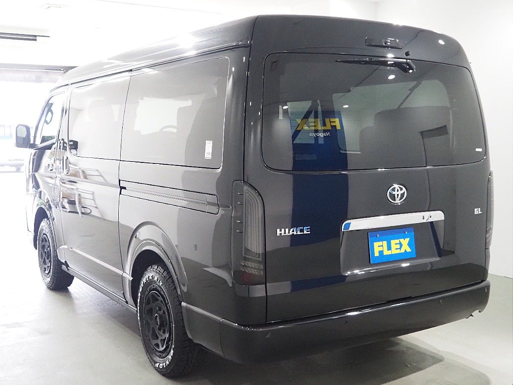 【新車/ハイエースワゴンGL/オリジナル内装架装familiar/ベッドキッド】フローリング施工♪【全国納車可能】