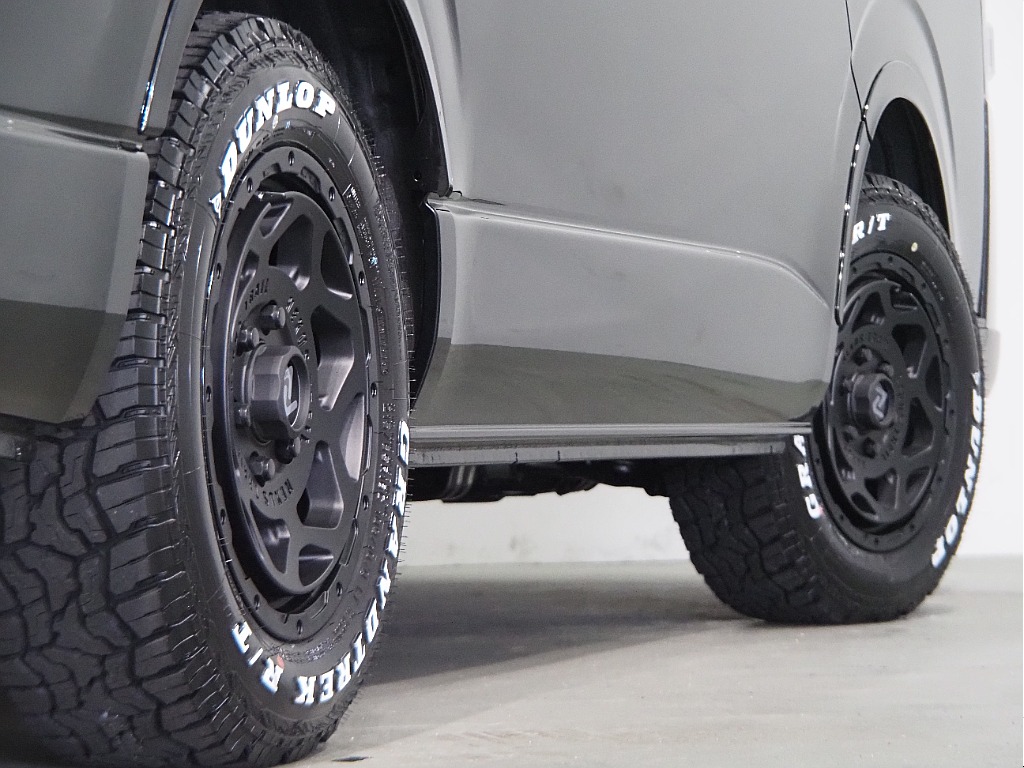 【新車/ハイエースワゴンGL/オリジナル内装架装familiar/ベッドキッド】フローリング施工♪【全国納車可能】