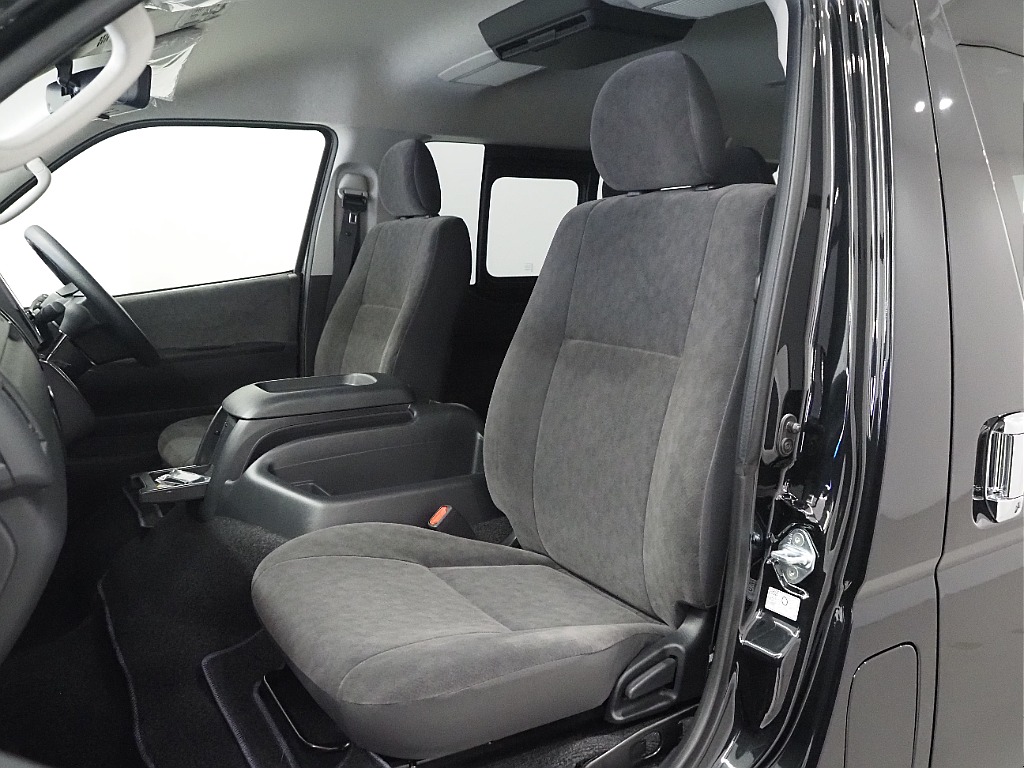 【新車/ハイエースワゴンGL/スタンダード配列/4WD】車内空間の広さが魅力♪【全国納車可能】