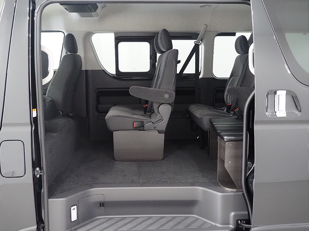 【新車/ハイエースワゴンGL/スタンダード配列/4WD】車内空間の広さが魅力♪【全国納車可能】