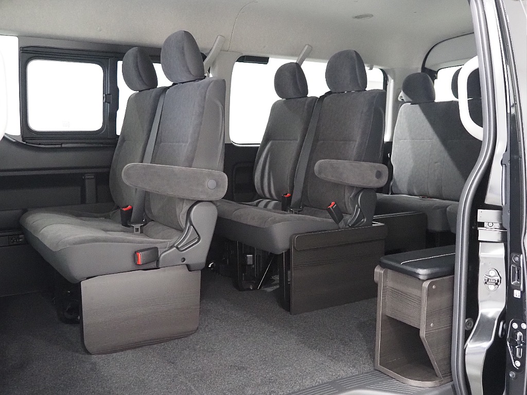 【新車/ハイエースワゴンGL/スタンダード配列/4WD】車内空間の広さが魅力♪【全国納車可能】
