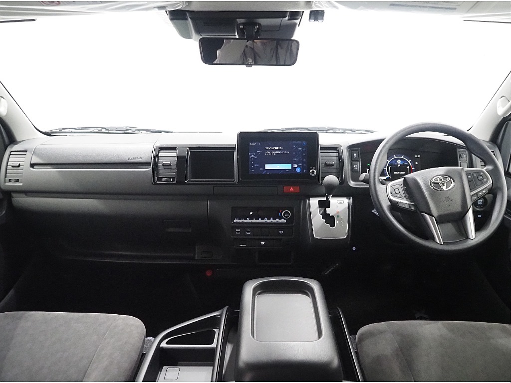 【新車/ハイエースワゴンGL/スタンダード配列/4WD】車内空間の広さが魅力♪【全国納車可能】