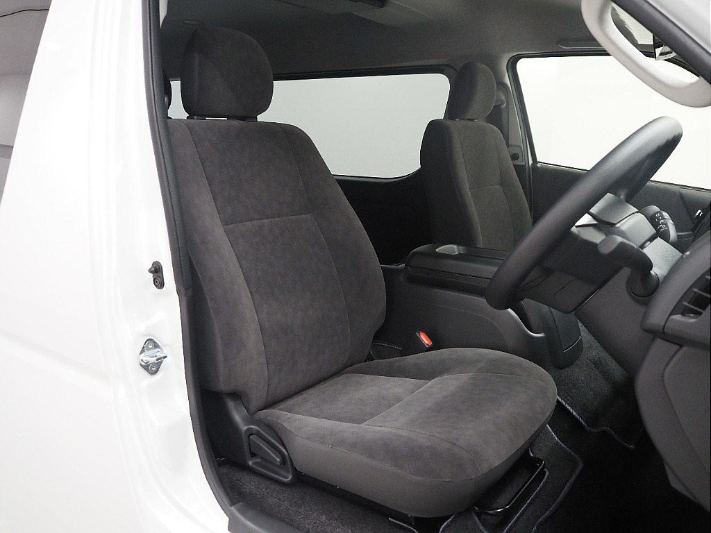【新車/ハイエースワゴンGL/4WD/familiar/2.7Lガソリン】フローリング施工【全国納車可能】