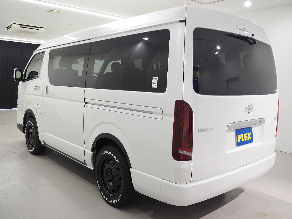 【新車/ハイエースワゴンGL/4WD/familiar/2.7Lガソリン】フローリング施工【全国納車可能】