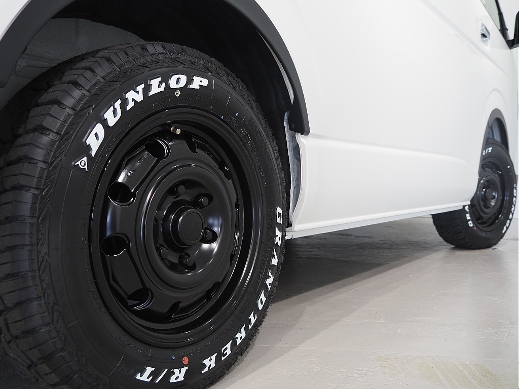 【新車/ハイエースワゴンGL/4WD/familiar/2.7Lガソリン】フローリング施工【全国納車可能】