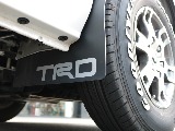 ＴＲＤマッドフラップ付き！泥跳ねを防ぐのはもちろん見た目もワイルドな雰囲気に仕上がりますね♪