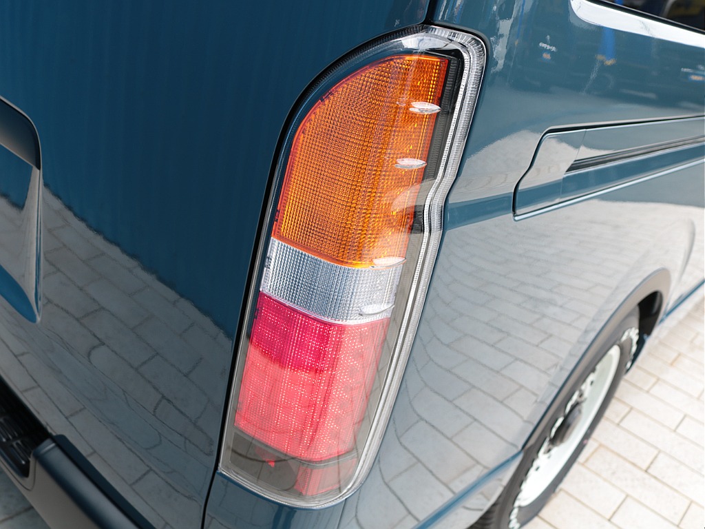 オリジナルLEDテールランプ「Classicテールランプ」は、「レトロフェイスに似合うテールランプ」がコンセプト。クラシカルな見た目ながらも、他社テールに引けを取らないほどのLEDの明るさを放ちます！