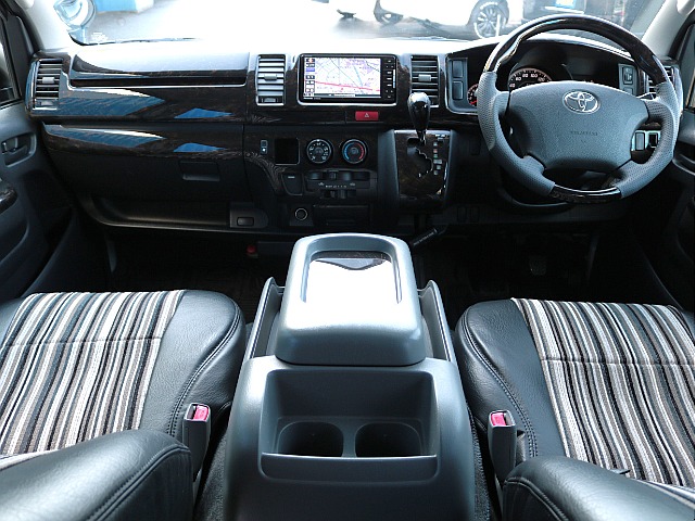 平成１９年式　ハイエース　スーパーＧＬ　２０００ｃｃ　ガソリン　２WD　走行１０４，５００ｋｍ