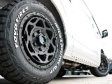 足元にはＦＬＥＸネクサストレイルＮＴ－１　１６インチアルミホイール＆ＴＯＹＯオープンカントリーＲＴを装着！