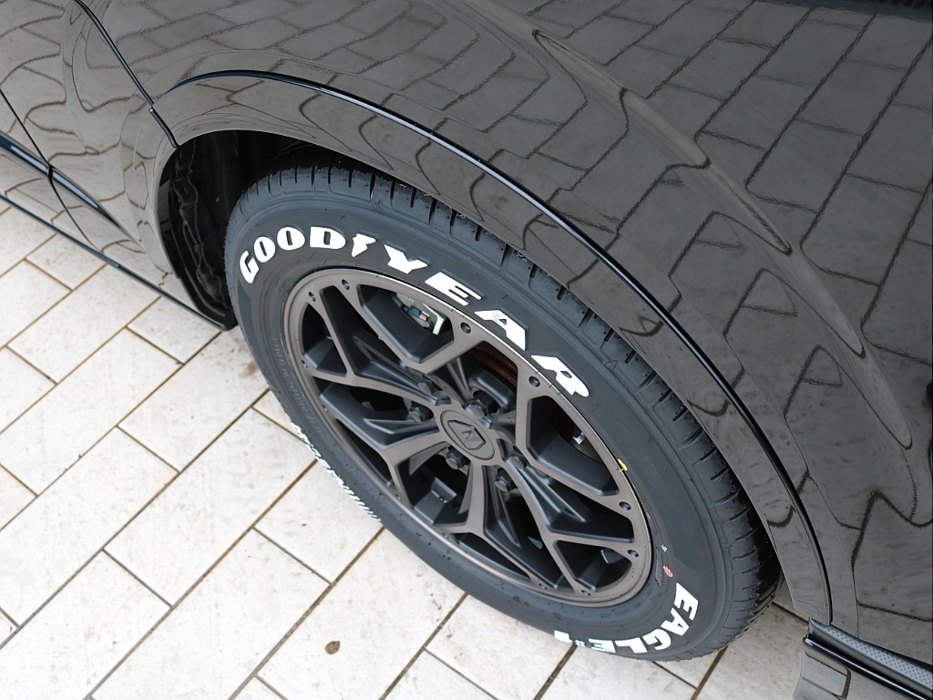 ダウンルックにも効果的な新品ＦＬＥＸオーバーフェンダーも取付けしました！