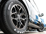 足元はＦＬＥＸバルベロＨＥＸ１７インチアルミホイール＆グッドイヤーナスカータイヤの組み合わせ！
