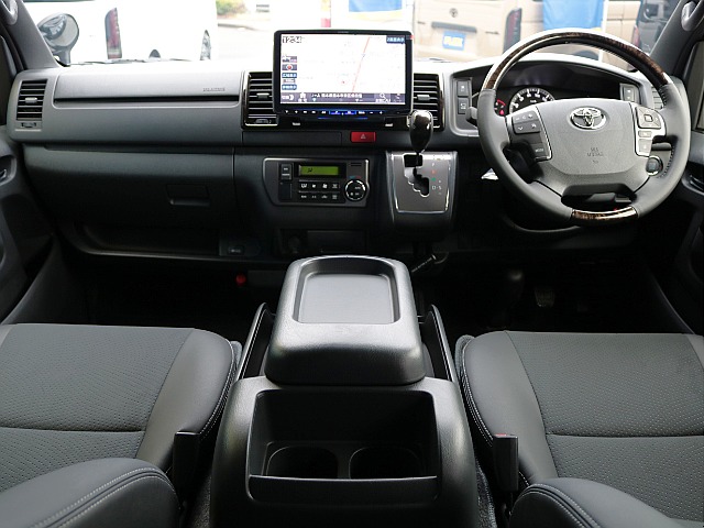 新車　ハイエースＶ　スーパーＧＬ　特別仕様車「ダークプライムⅡ」　２０００ｃｃ　ガソリン　２ＷＤ　スライドドア小窓付き