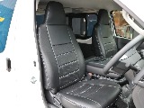 ＦＬＥＸシートカバーを装着！フロント、リア共に３人掛けで６名乗車可能です！