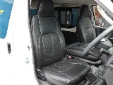 ＦＬＥＸシートカバーを装着！フロント、リア共に３人掛けで６名乗車可能です！