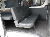 リアシートもシートカバー付きです♪床張り施工済みでお手入れも楽になります♪