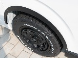 ダウンルックにも効果的かつワイルドなスタイルに仕上がるＦＬＥＸマットブラックオーバーフェンダーも付いております！