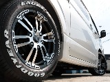 足元には新品のＦＬＥＸデルフ０２　１７インチアルミホイール＆グッドイヤーナスカータイヤを装着！