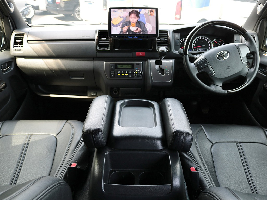 令和１年式　ハイエースバン　スーパーＧＬ　ダークプライムⅡ　５人乗り　２８００ｃｃ　ディーゼル　２ＷＤ　走行３３，４００ｋｍ　スライドドア小窓付き