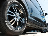 足元には新品のＦＬＥＸデルフ０２　１７インチアルミホイール＆グッドイヤーナスカータイヤを装着しました！
