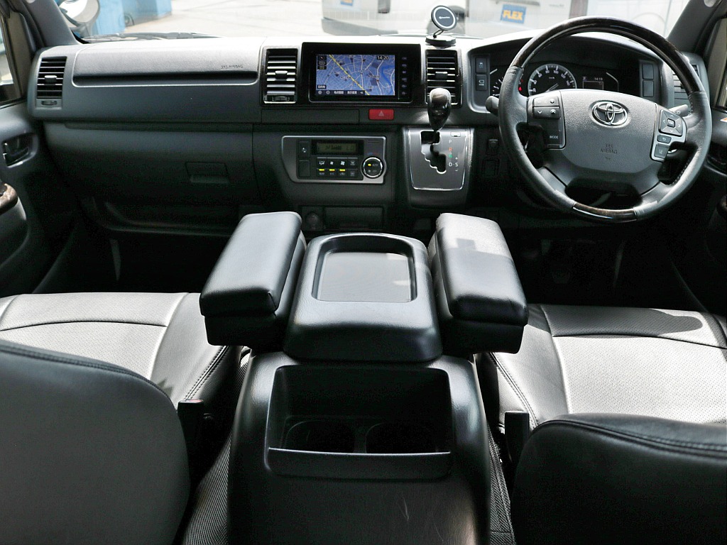令和２年式　６型　ハイエースバン　スーパーＧＬ　ダークプライムⅡ　５人乗り　２８００ｃｃ　ディーゼル　２ＷＤ　走行７９，２００ｋｍ　両側パワースライドドア付き