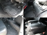 マットやエンジンルームカバー他細かいところまでカスタム済みの１台です♪