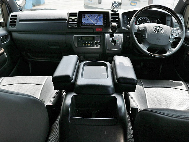 令和２年式　６型　ハイエースバン　スーパーＧＬ　ダークプライムⅡ　５人乗り　２８００ｃｃ　ディーゼル　２ＷＤ　走行７９，２００ｋｍ　両側パワースライドドア付き