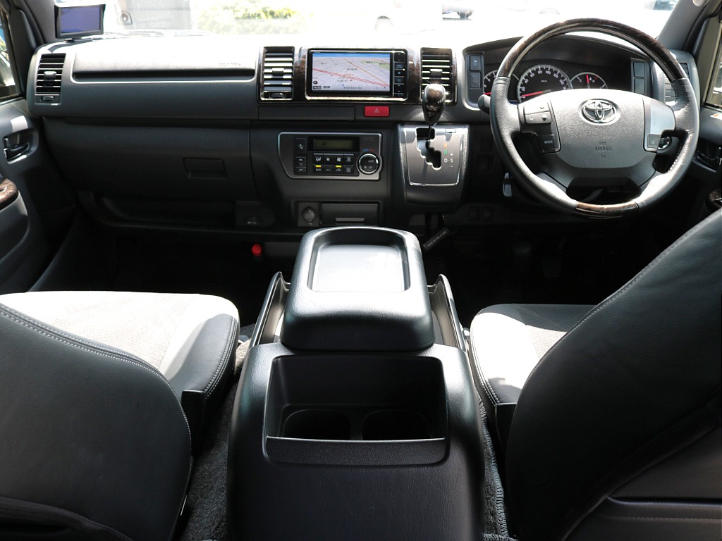 令和２年式　５型　ハイエースバン　スーパーＧＬ　ダークプライムⅡ　５人乗り　２８００ｃｃ　ディーゼル　４ＷＤ　走行８６，８００ｋｍ　両側パワースライドドア付き