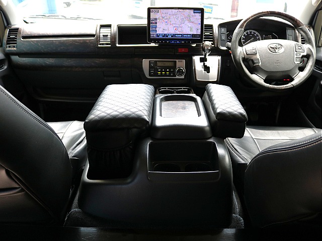 令和４年式　６型　ハイエースワゴン　ＧＬ　１０人乗り　２７００ｃｃ　ガソリン　２ＷＤ　走行３２，５５０ｋｍ　内外装ＦＬＥＸフルカスタム